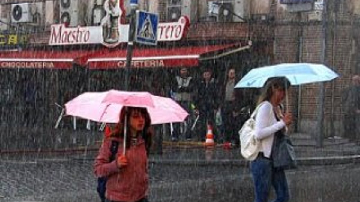 İspanya'da şiddetli yağış 3 can aldı