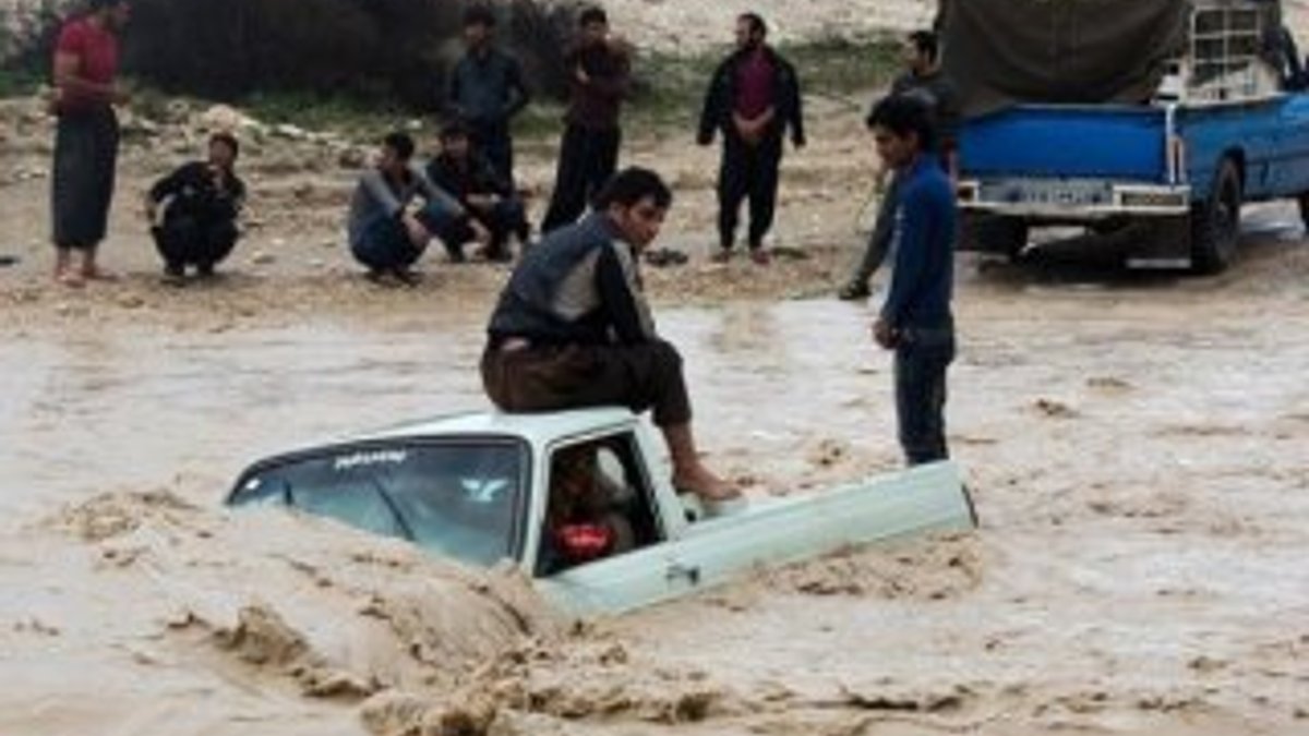İran’da aşırı yağışla birlikte 116 köyü su bastı