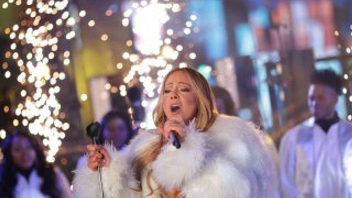 Mariah Carey Suudi Arabistan'da konser verdi