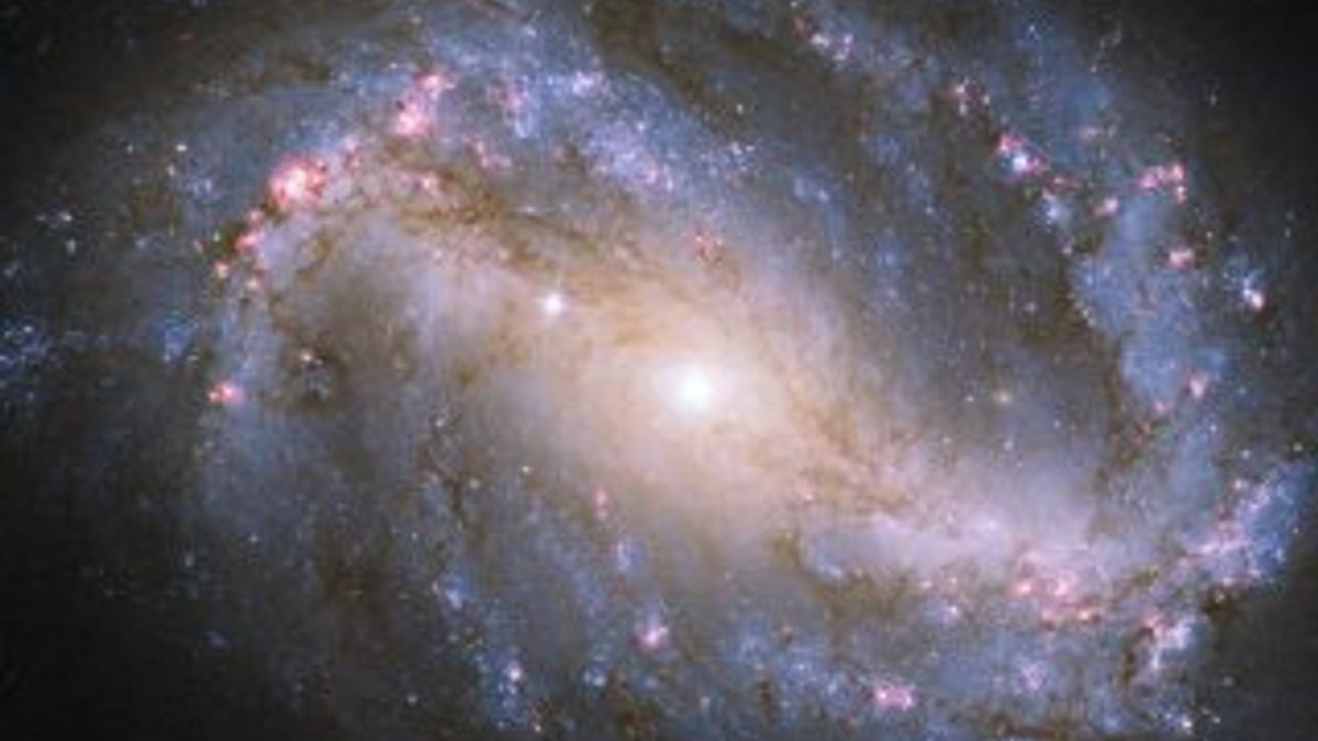 Astronomlar tesadüfen yeni bir galaksi tespit etti