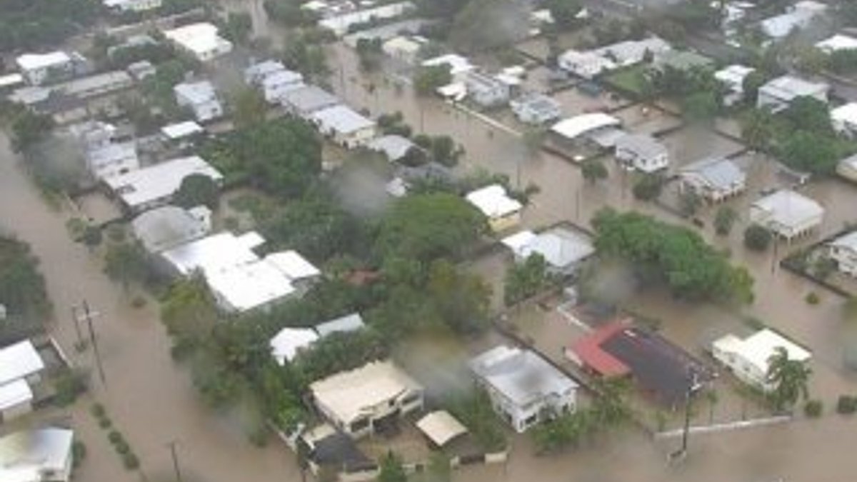 Sel hayatı felç etti: 18 bin kişi elektriksiz kaldı