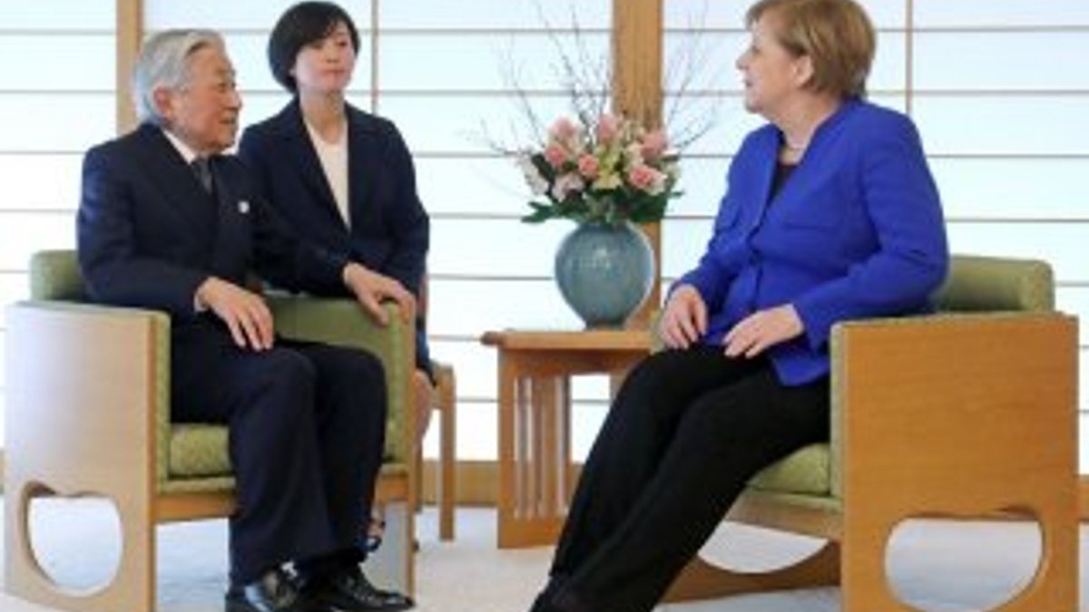 Merkel, Japonya İmparatoru ile bir araya geldi