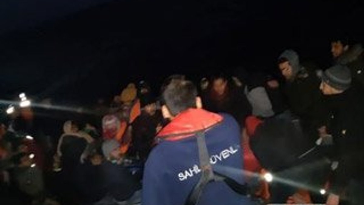 Teknenin arkasına bağlı botta 45 kaçak yakalandı