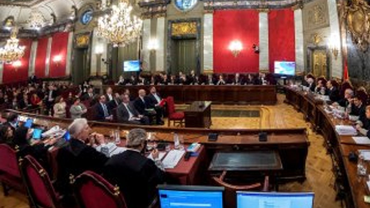 Katalonya'nın ayrılıkçı liderleri yargılanıyor