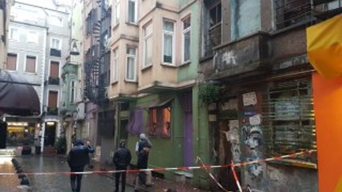 İstanbul'da metruk binada çökme