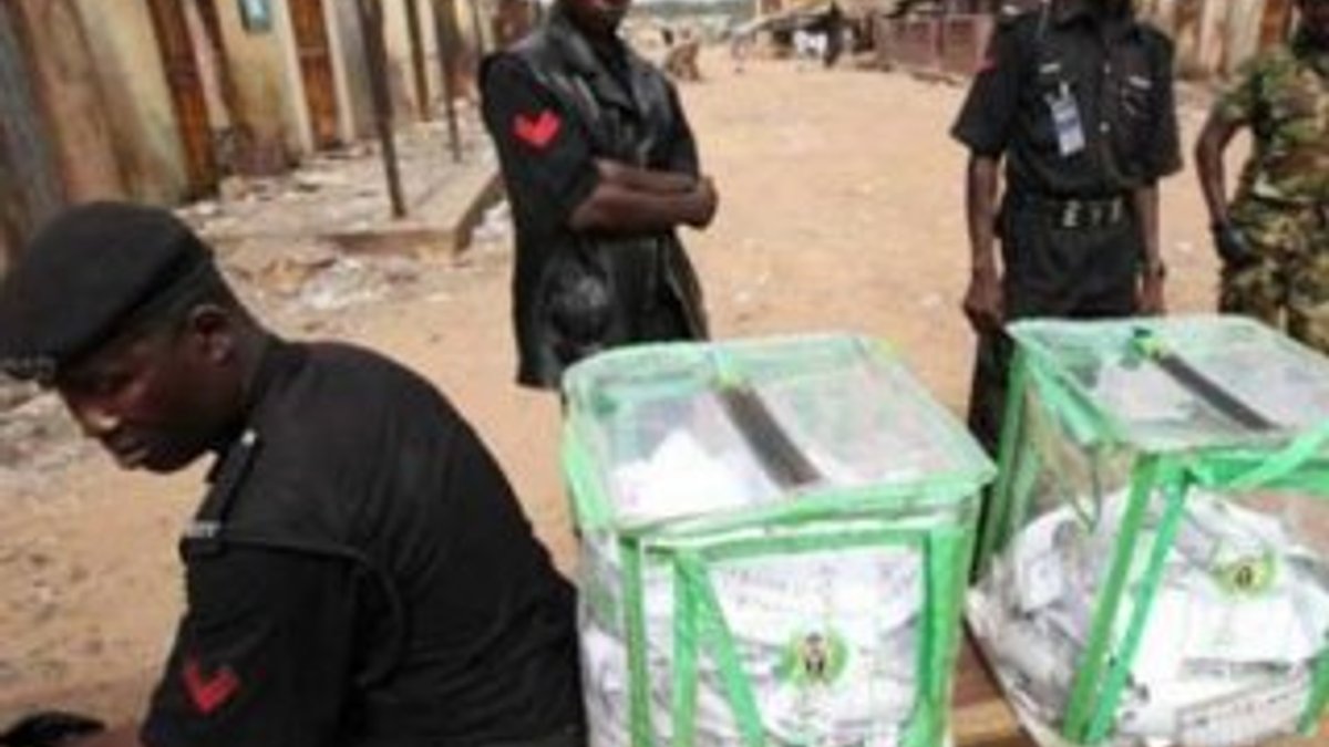 Nijerya'da devlet başkanlığı seçimi ertelendi