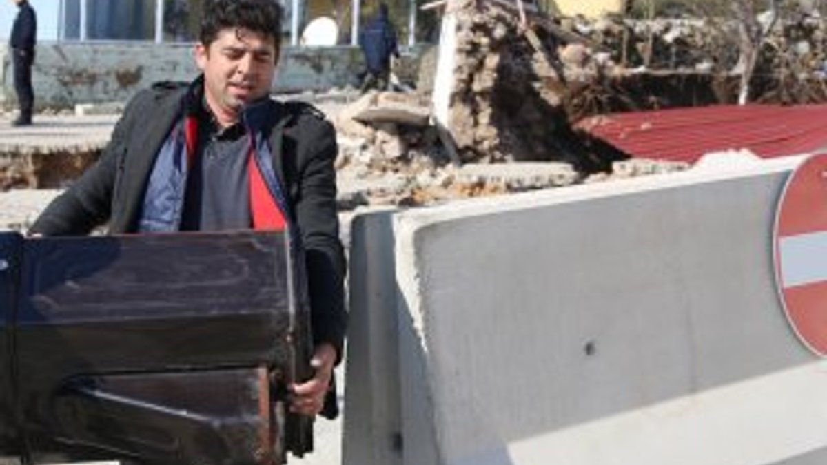 İzmir'de toprak kayması sonucu 10 ev tahliye edildi
