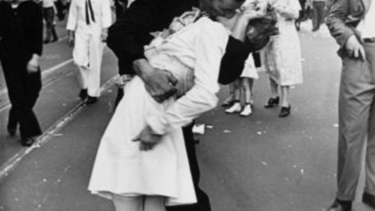 Tarihi öpücük fotoğrafındaki ABD askeri hayatını kaybetti