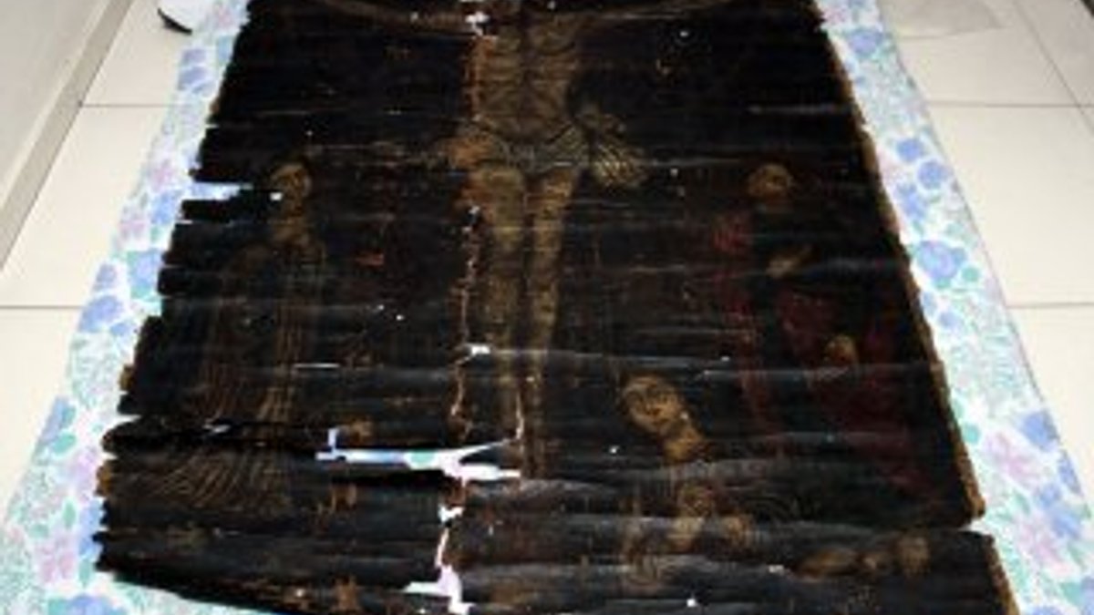 Hazreti İsa'nın 13. yüzyıl çarmıh tablosu ele geçirildi