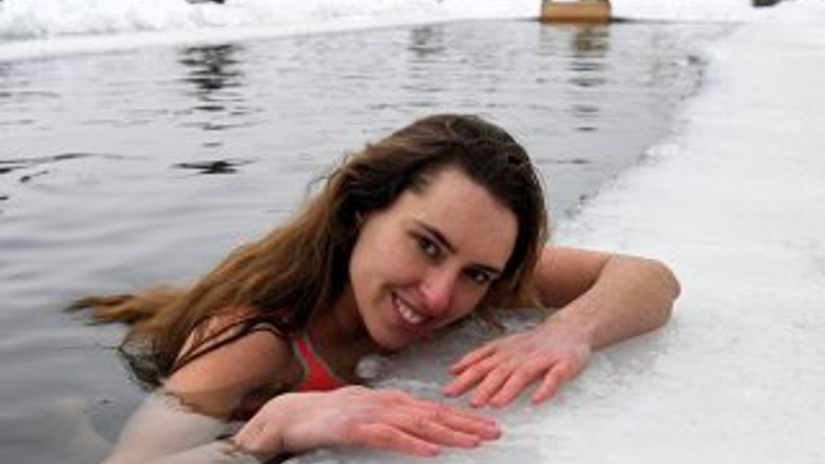 Rus kızlara göre buzlu su mutluluk hissi veriyor