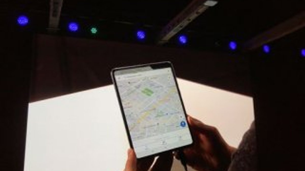 Samsung, katlanabilir telefonu Galaxy Fold'u tanıttı