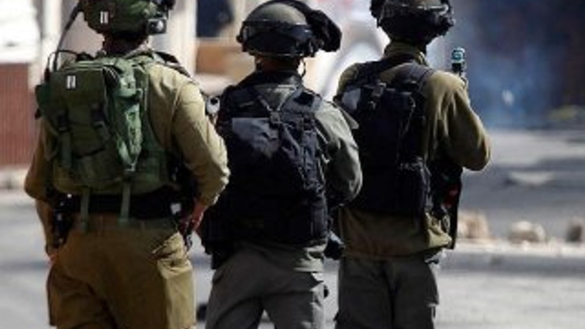 İsrail güçlerinden 10 Filistinliye gözaltı
