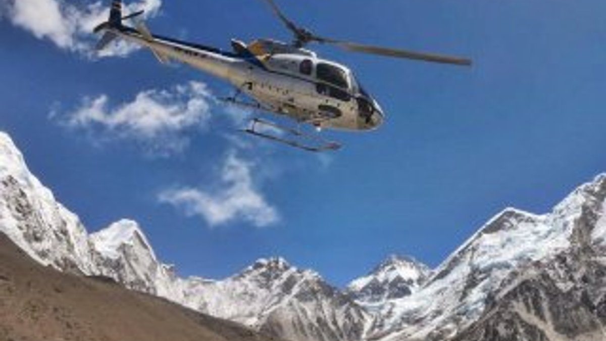 Nepal dağlarında helikopter düştü