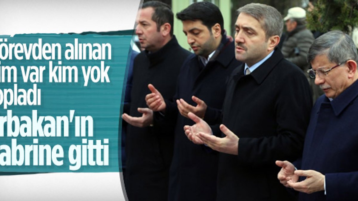 Ahmet Davutoğlu, Necmettin Erbakan'ın kabrinde