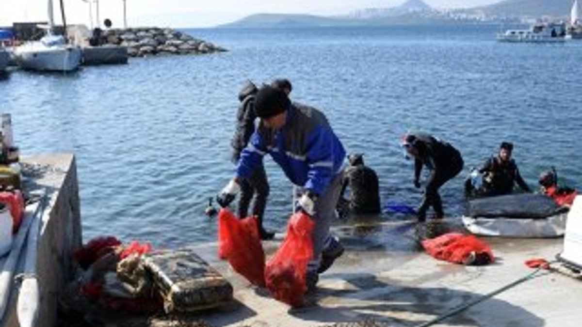 Temizleme çalışması yapılan denizden yatak çıktı