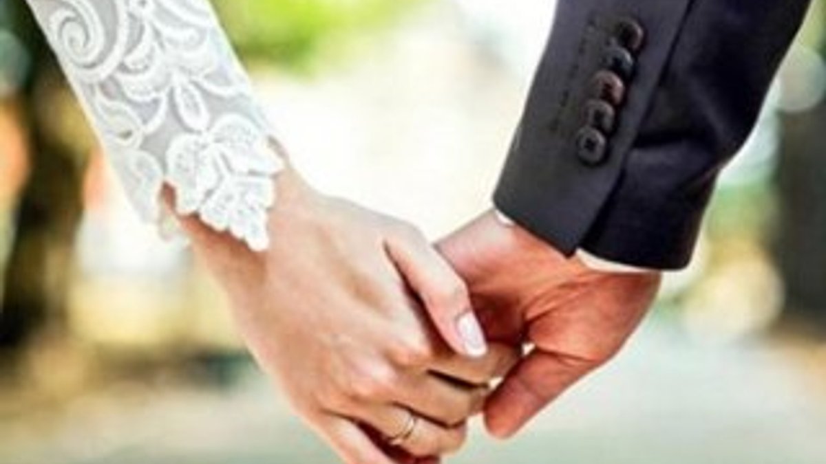 Türkiye'de evli çiftler bekarlardan daha çok mutlu