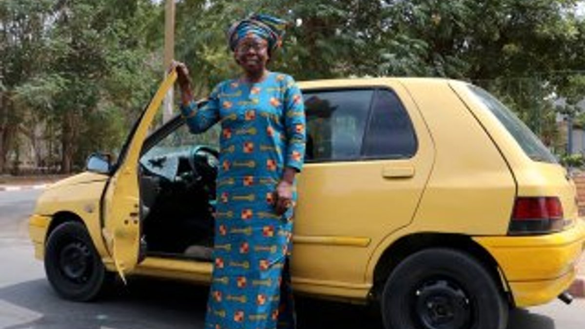 Senegal'in tek kadın taksicisi Boury Mbaye