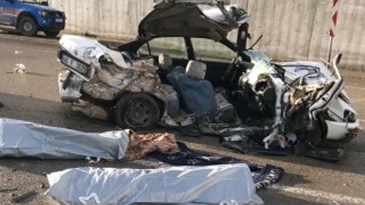 Kargo kamyonuyla otomobil çarpıştı: 2 ölü, 3 yaralı