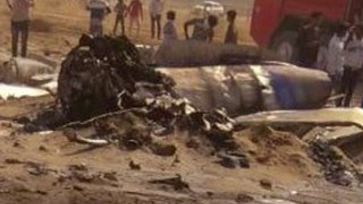 Pakistan sınırında, Hint savaş uçağı düştü