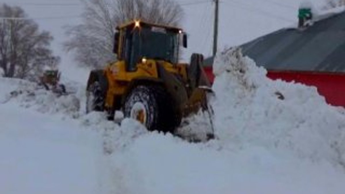 Muş'ta kardan kapanan köy ve mezra yolları açılıyor
