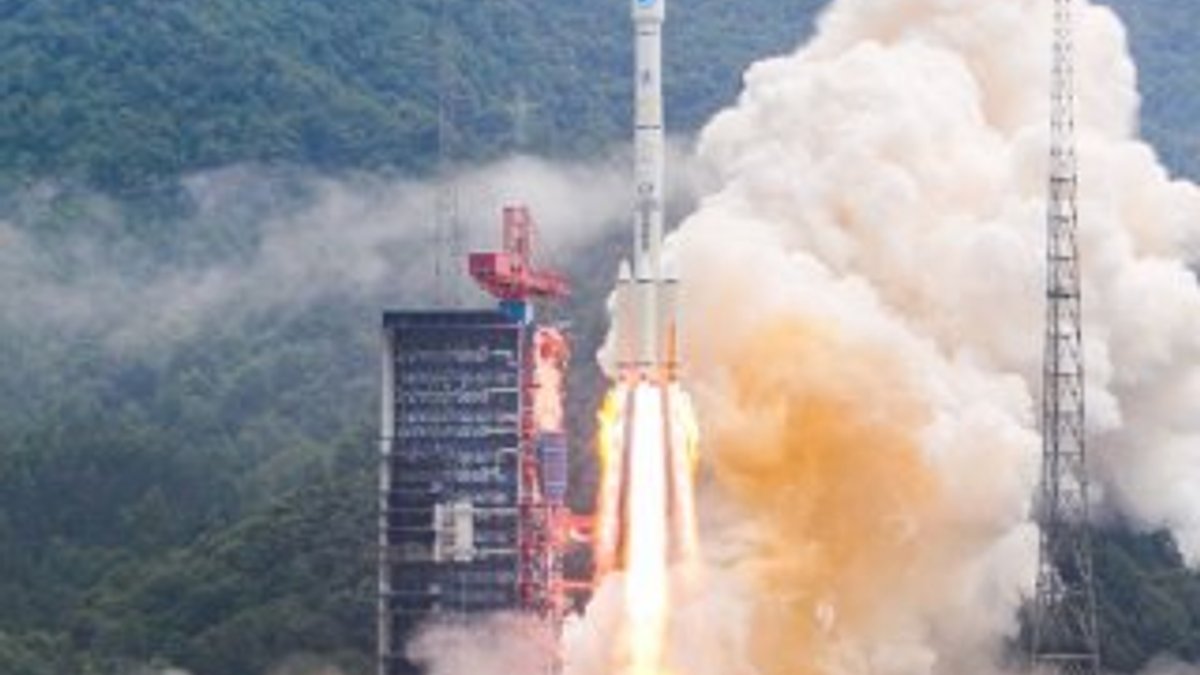 Çin uzaya yeni bir uydu daha gönderdi