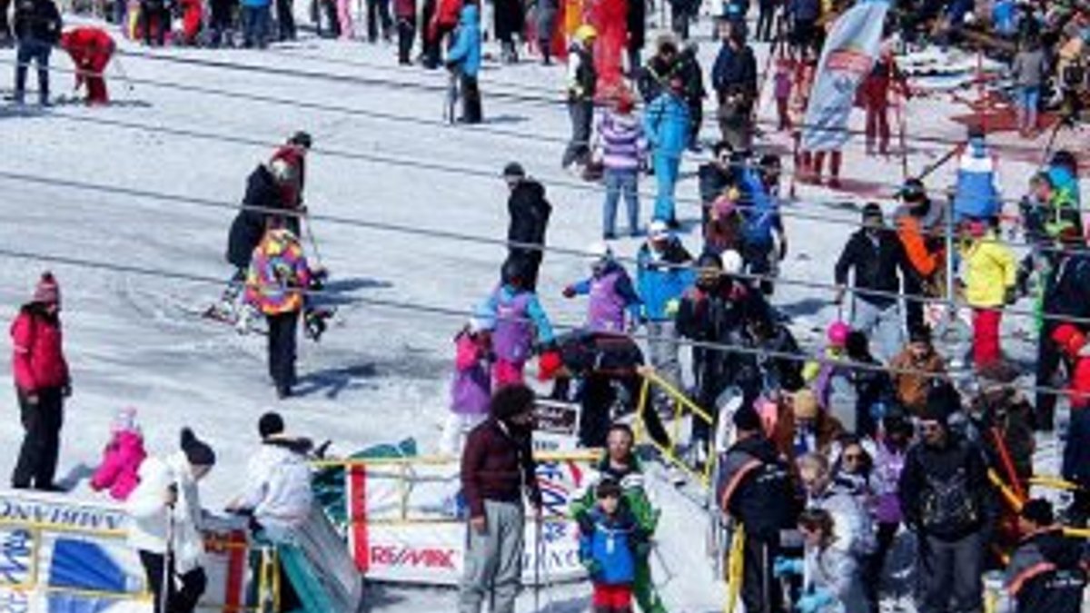 Kayak tutkunları Uludağ'a akın etti