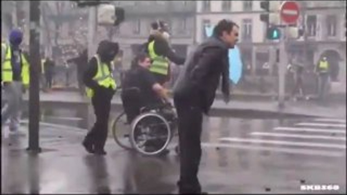 Fransız polisi yine engellilere saldırdı