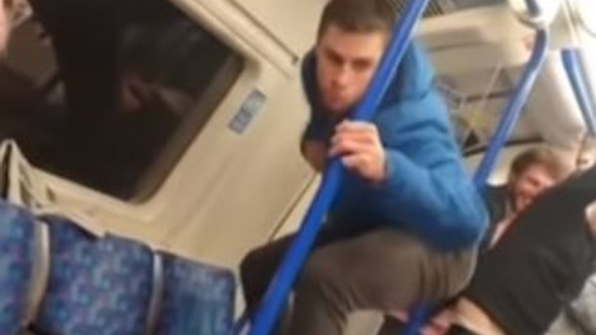 Londra metrosunda siyahi adama ırkçı hareket