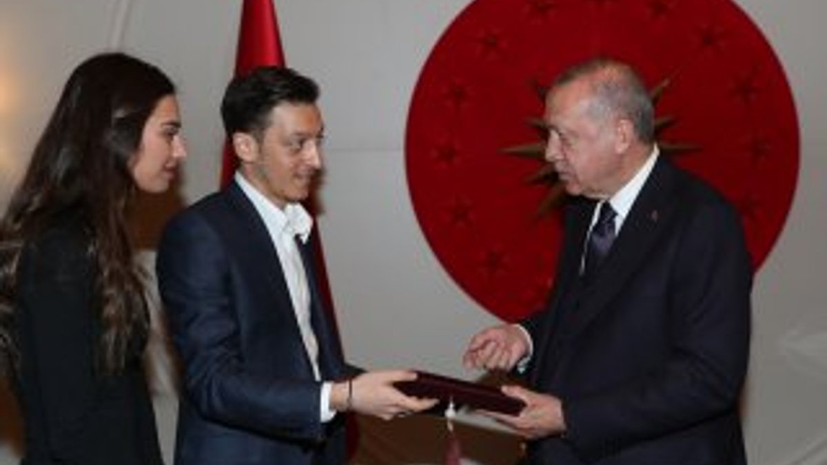 Cumhurbaşkanı Erdoğan, futbolcu Mesut Özil'i kabul etti