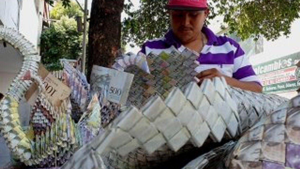 Venezuela'nın eski paralarını sanata dönüştürüyor