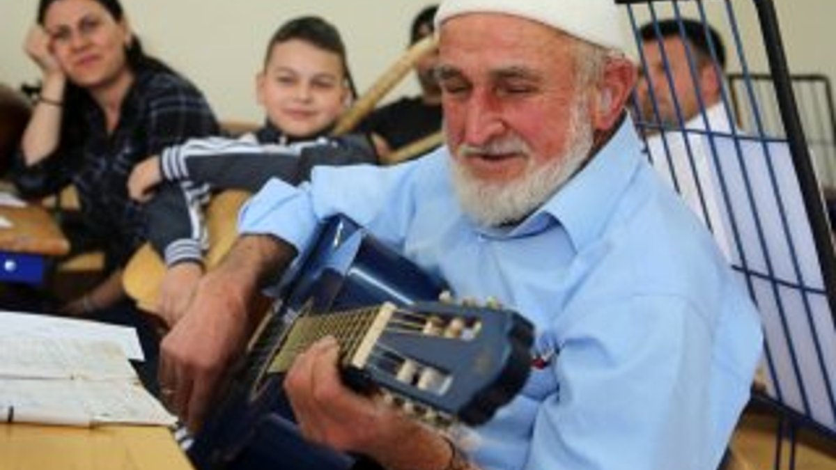 80 yaşından sonra gitarist oldu