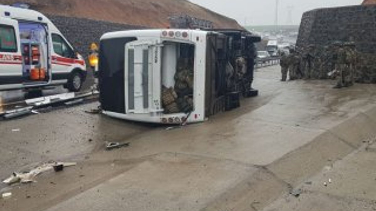 Şırnak'ta askeri araç devrildi: 1 şehit, 20 yaralı