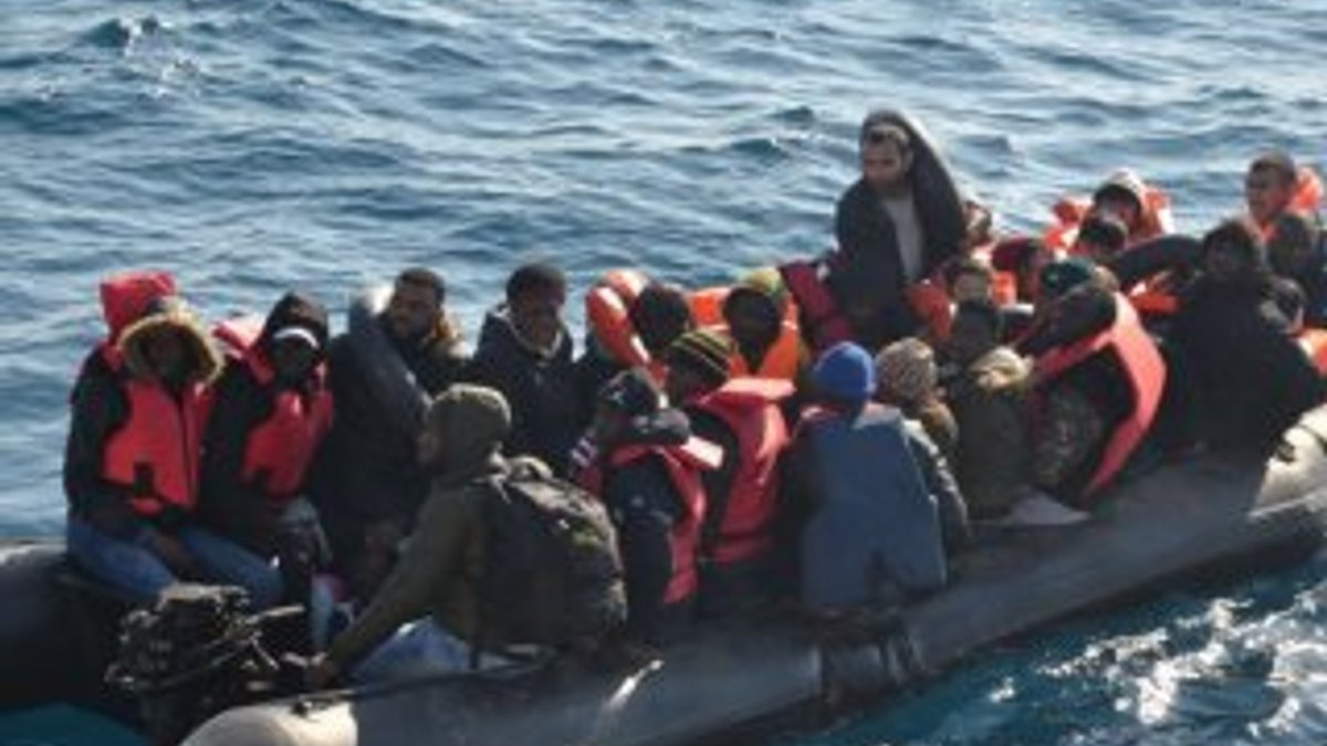 Kuşadası açıklarındaki 37 göçmen yakalandı
