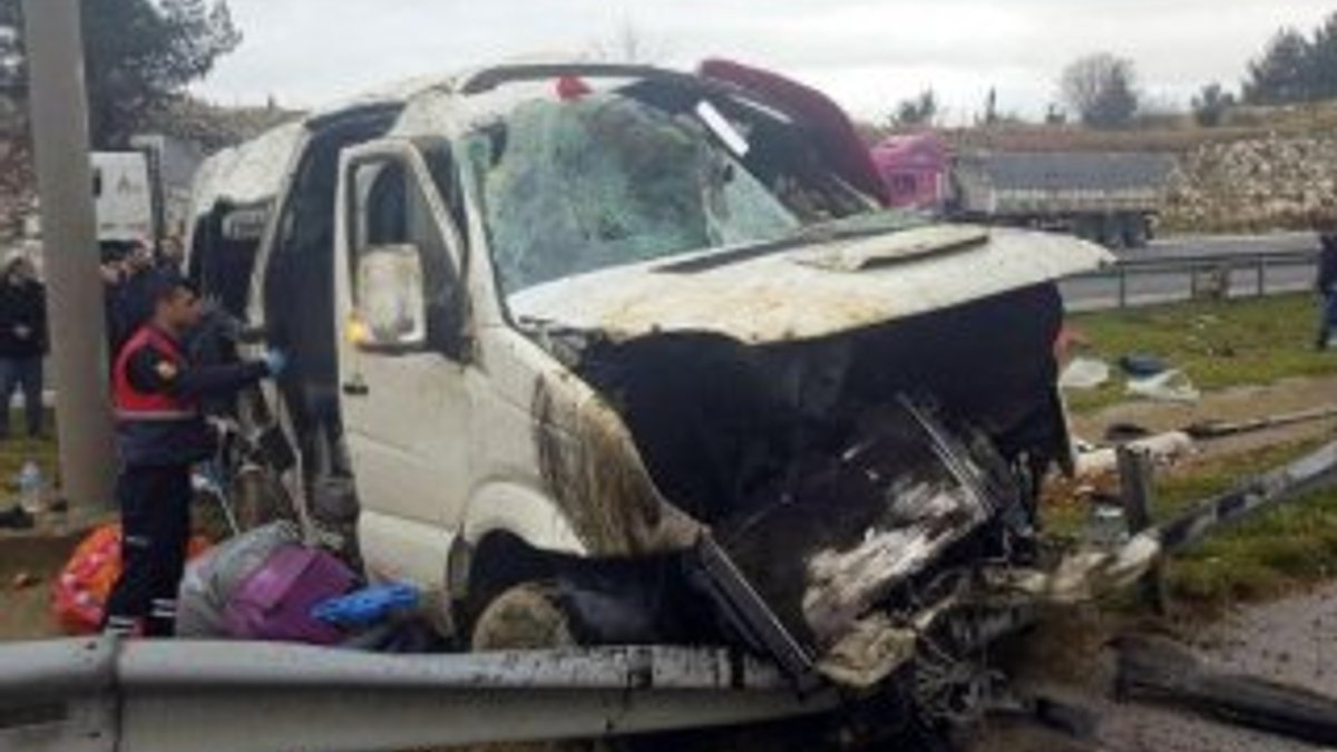 Mersin'de minibüs takla attı: 1 ölü var