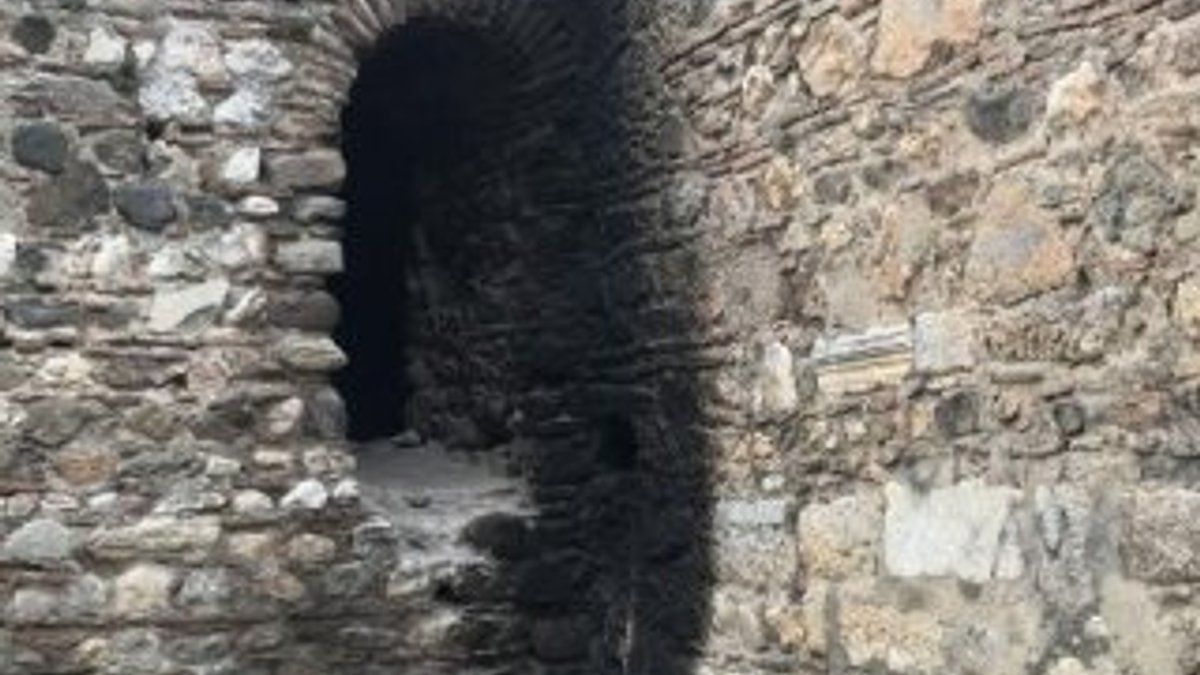 UNESCO'ya aday tarihi surların yanında ateş yaktılar