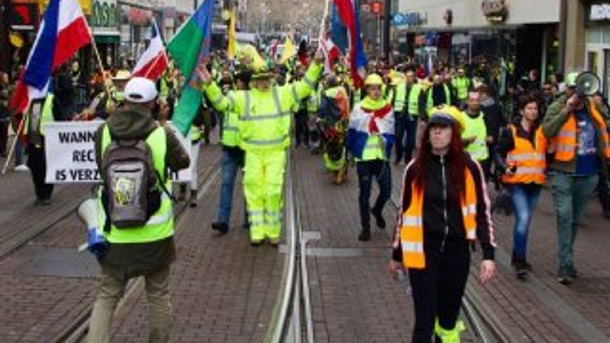 Hollanda'da Sarı Yelekliler 19'uncu kez protestoda