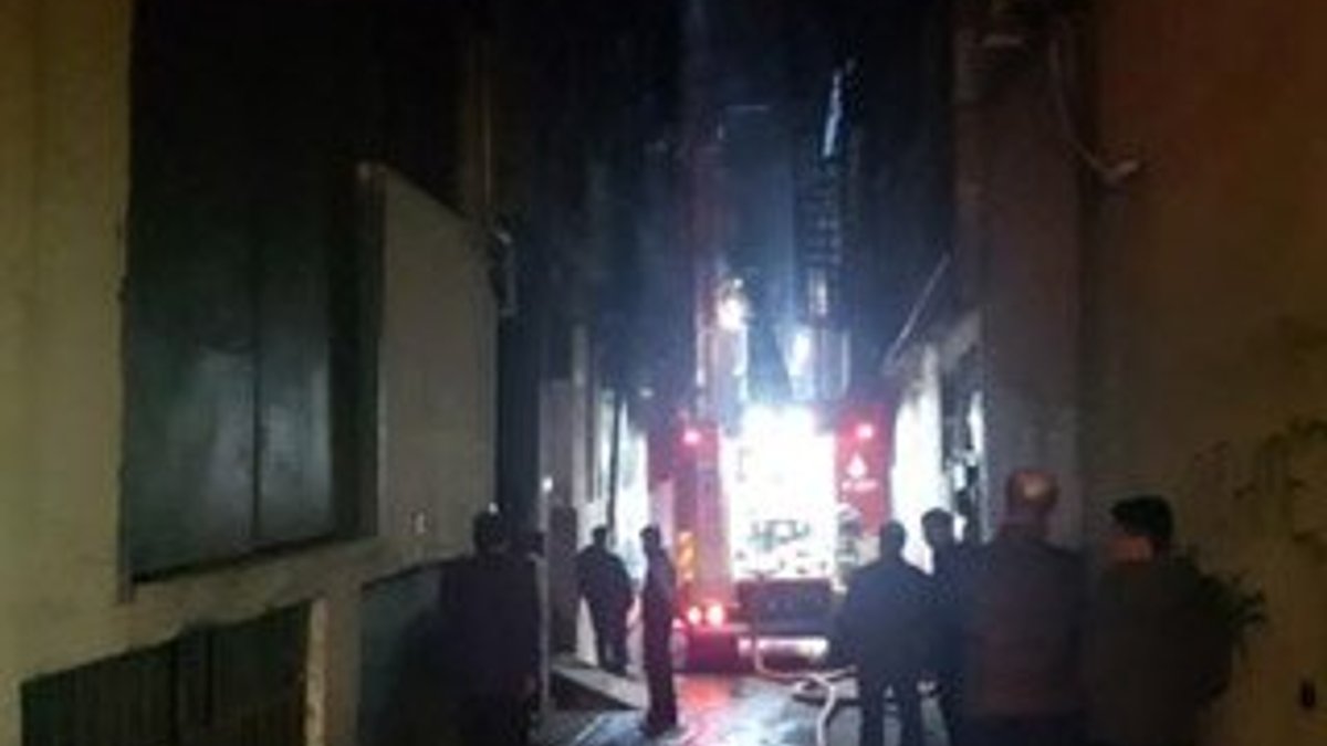 Bayrampaşa'da 5 katlı binada yangın