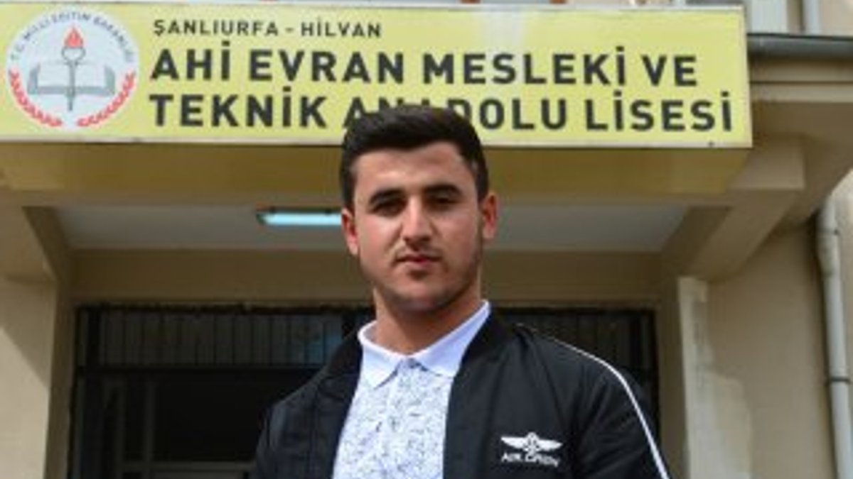 Türkiye'nin en genç muhtarı liseli Uğur işbaşı yaptı
