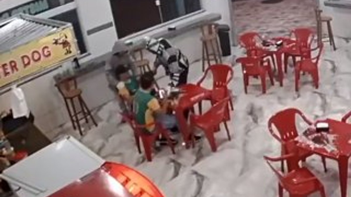 Brezilya'da restoran çalışanlarından hırsızlara dayak