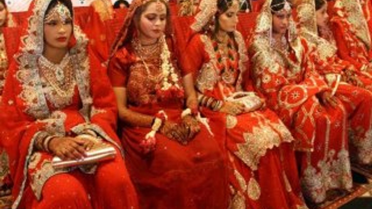 100 çiftin evlendiği Pakistan düğünü