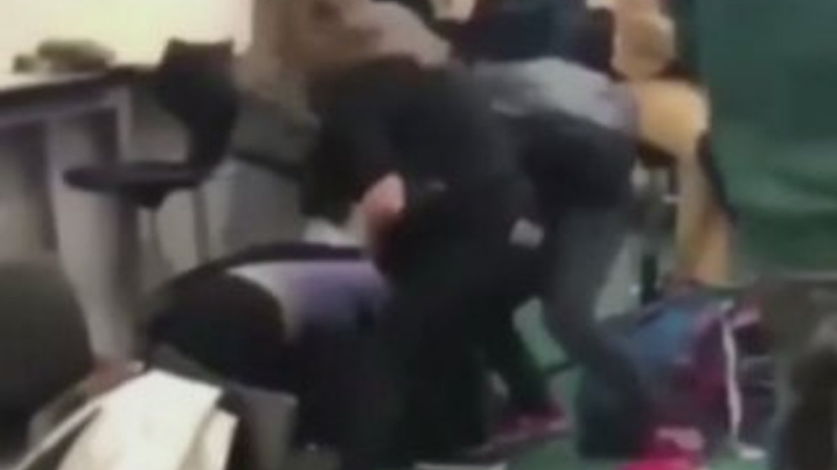 ABD'de Müslüman kız öğrenciye saldırı