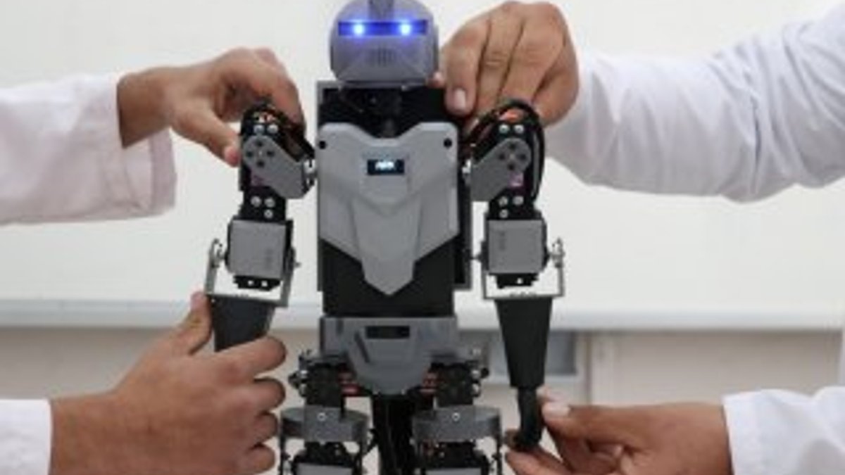 Liseliler insansı robot tasarladı