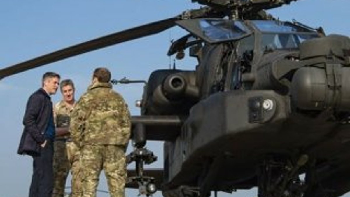 İngiltere Estonya'ya 5 Apache helikopteri sevk etti