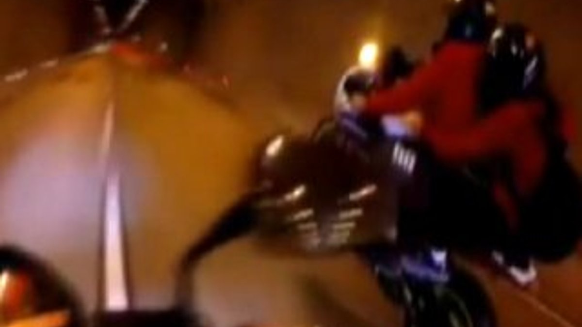 Sevgilisine şov yapan motosikletli maganda yakalandı