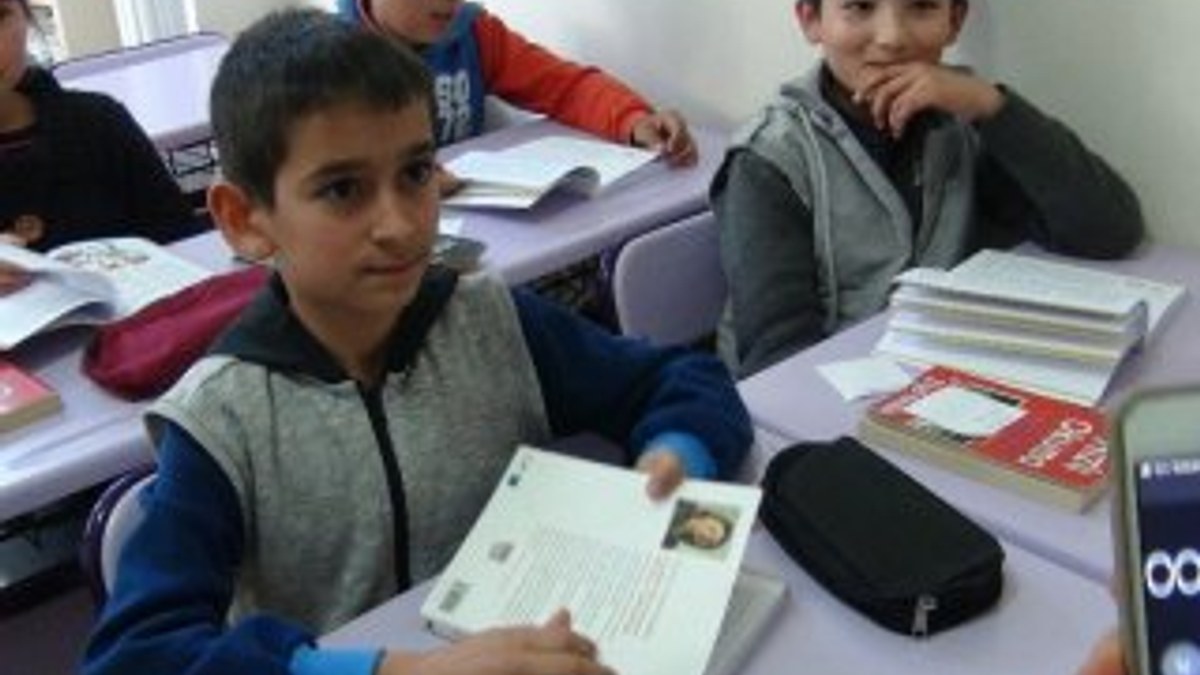 Mersin'de ortaokul öğrencisinden dünya hızlı okuma rekoru
