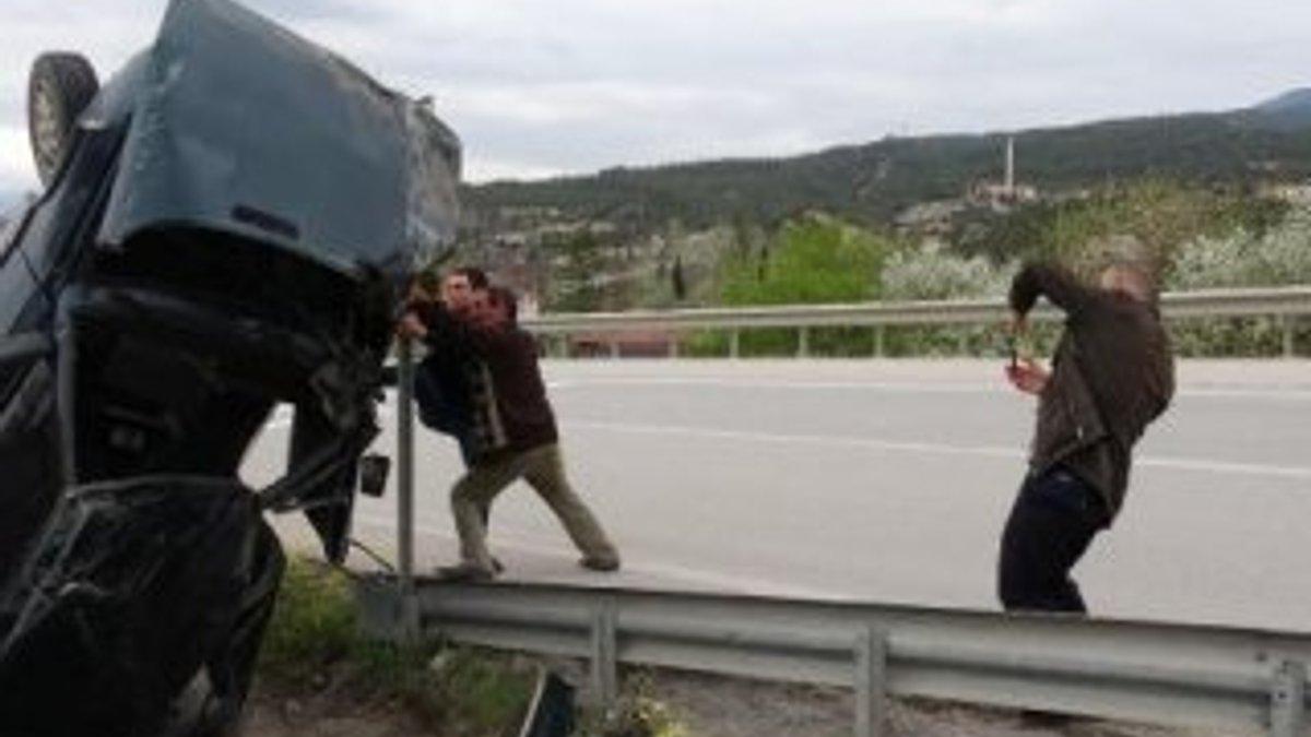 Karabük'te aracı refüje düşen adam kazada ölmediğine üzüldü