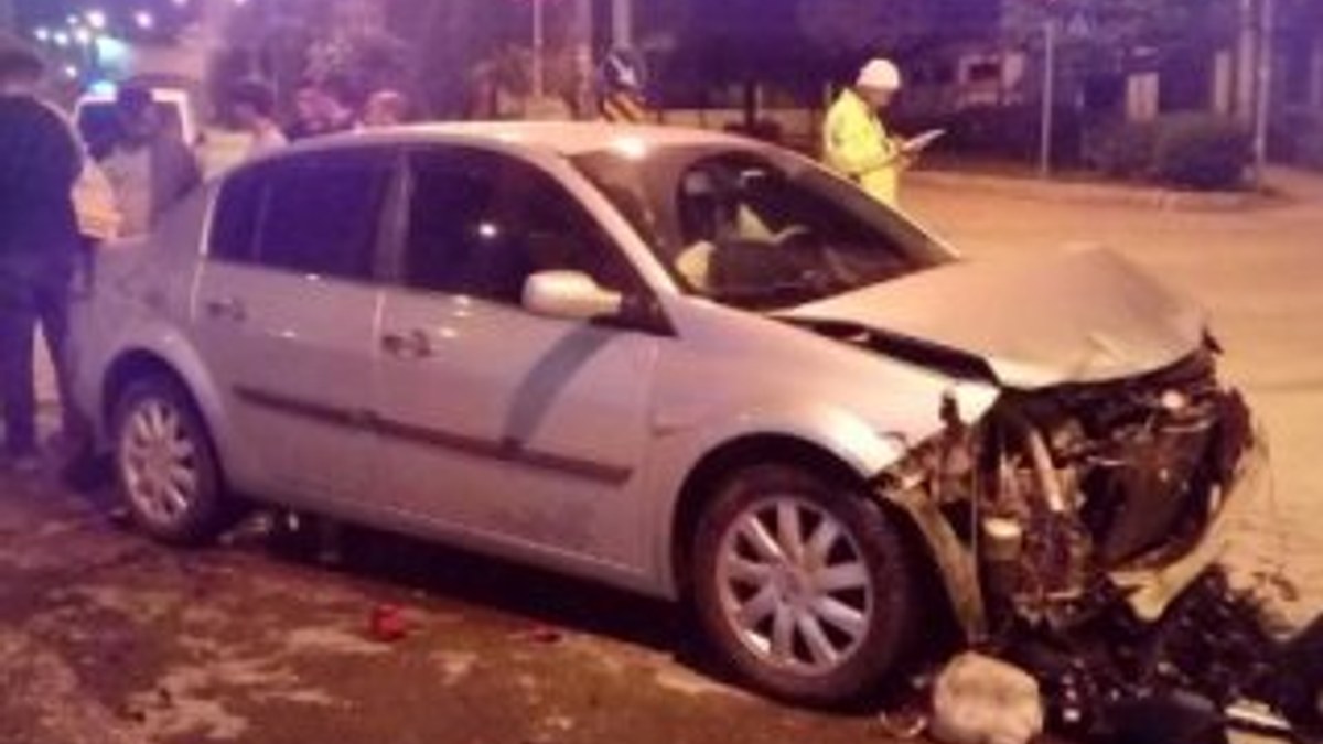 Adana'da iki otomobil çarpıştı: 4 yaralı