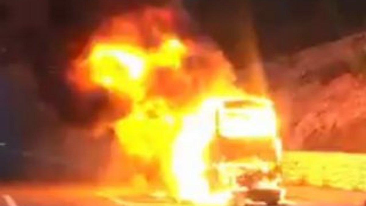 Adana’da yolcu otobüsü alev alev yandı