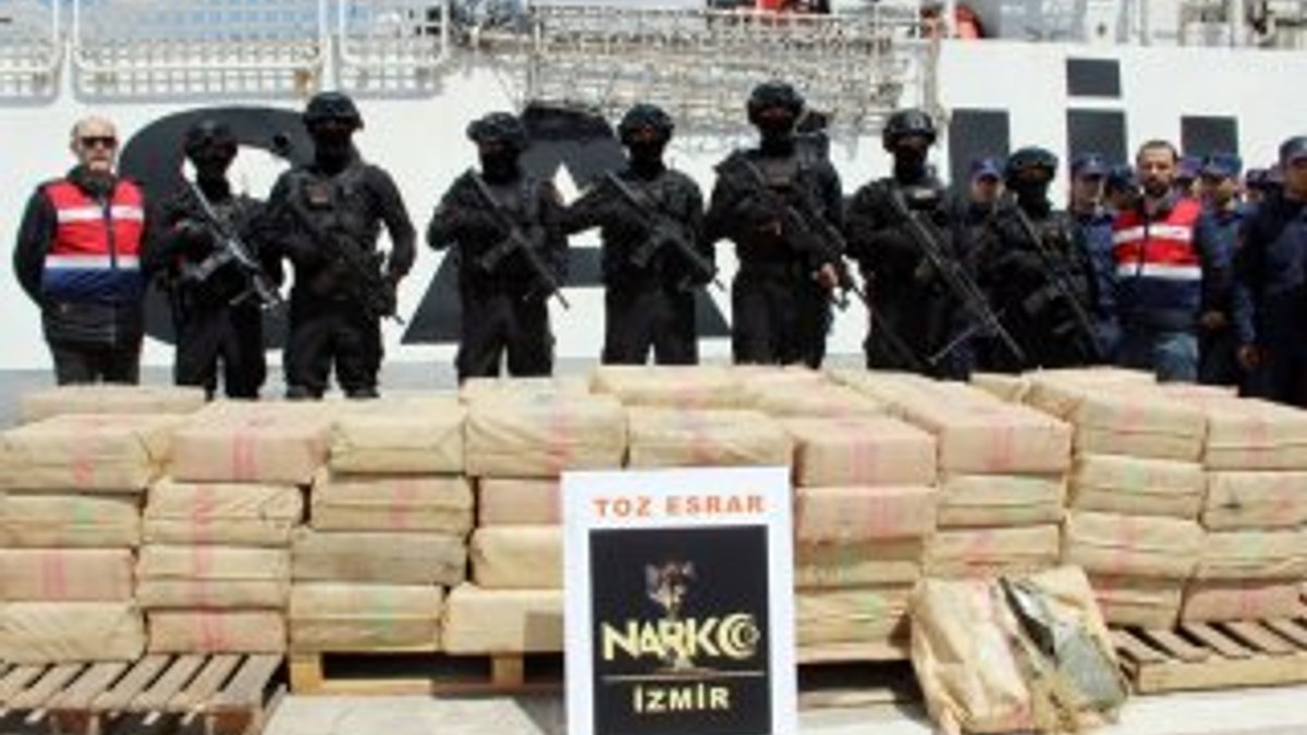 İzmir'de uyuşturucu operasyonunda 10 kişi tutuklandı