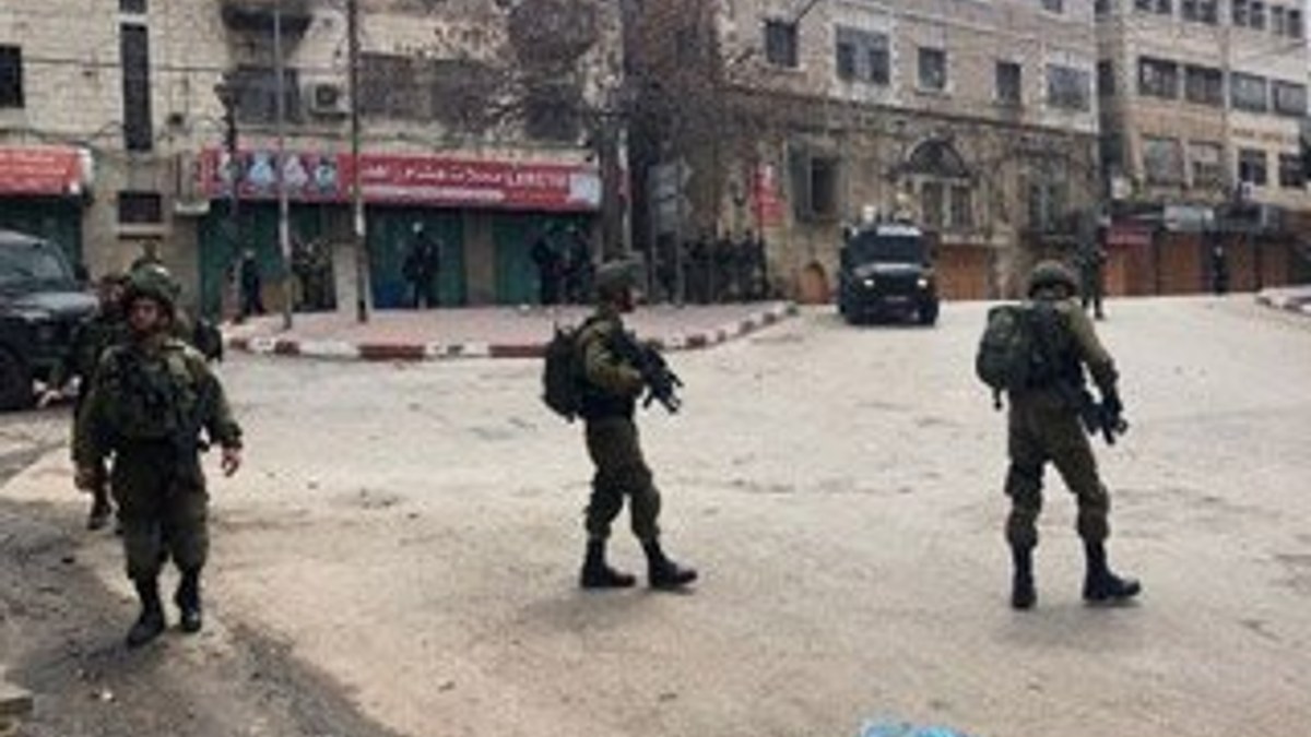 İsrail ordusu bayram için El Halil'de ana caddeyi kapattı